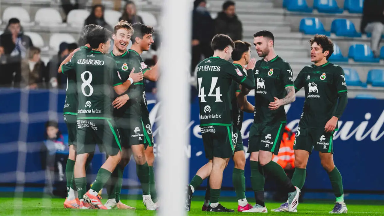 Los jugadores del Racing celebran uno de los goles del partido de Copa. / RRC