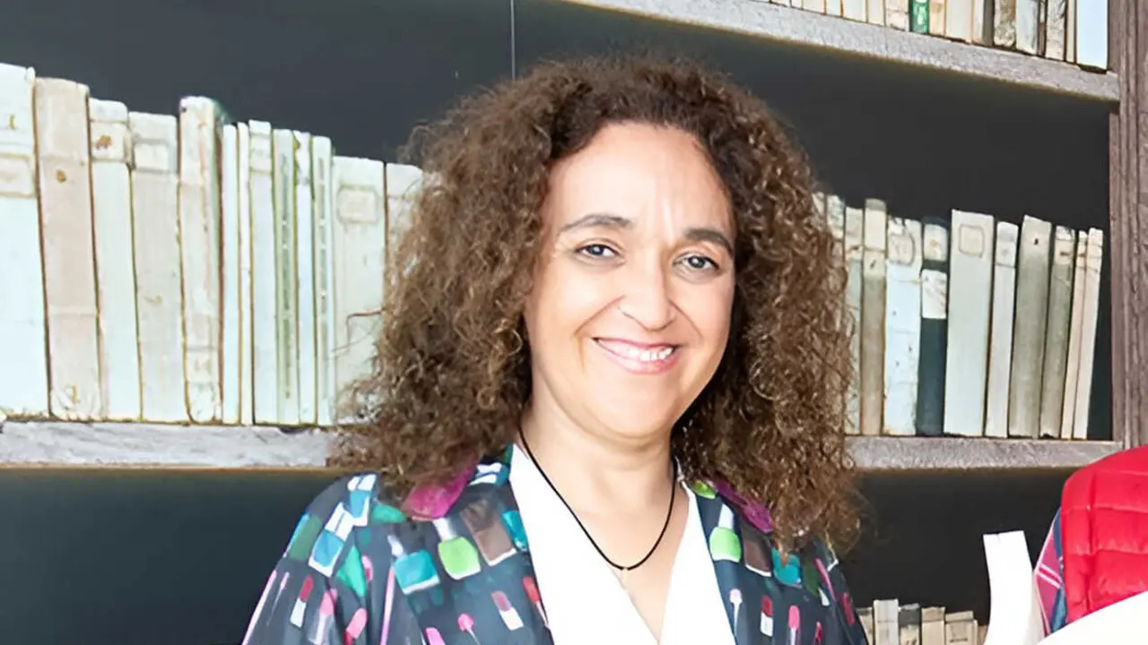 Raquel Guti&eacute;rrez Sebasti&aacute;n, catedr&aacute;tica de Literatura del Departamento de Filolog&iacute;a de la Universidad de Cantabria. / X