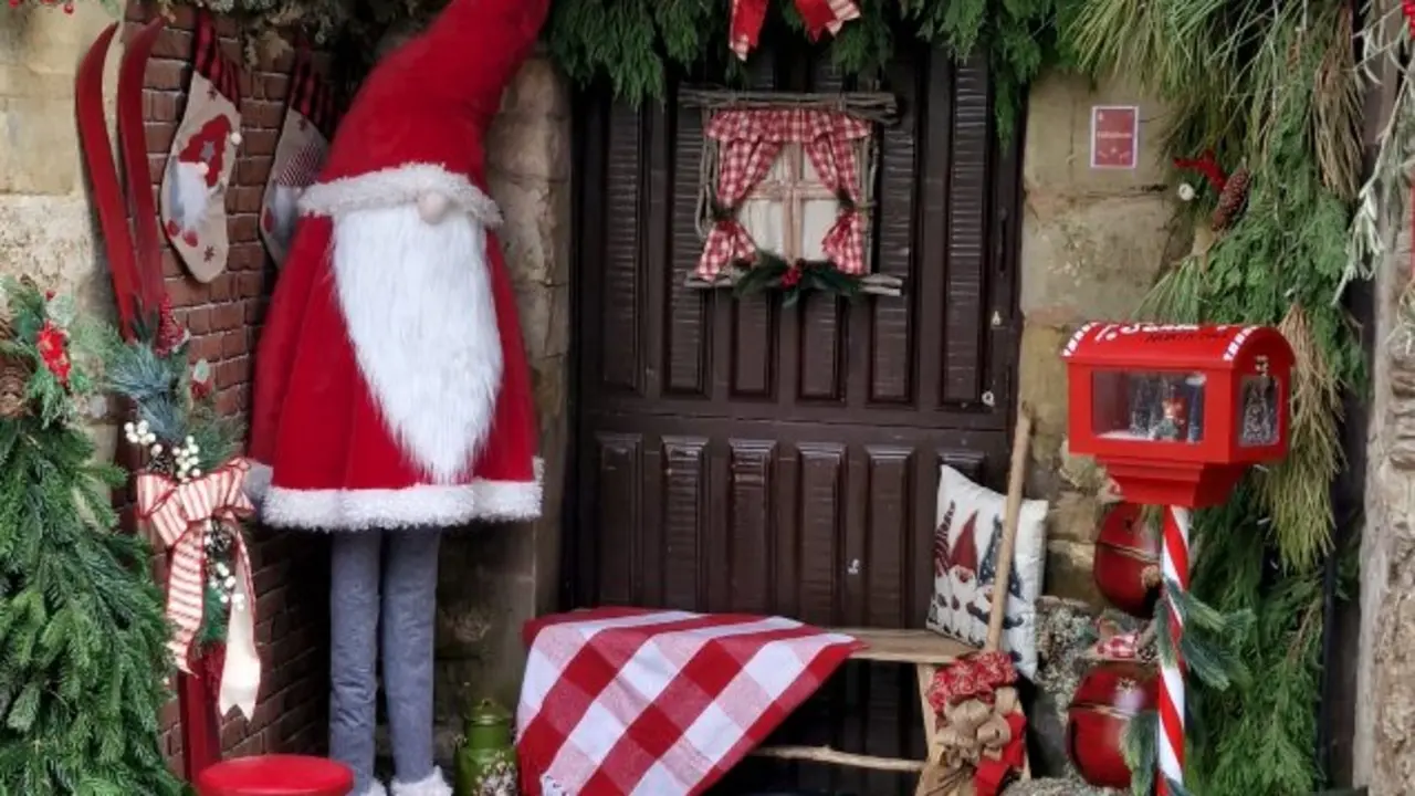 Espacio decorado en Santillana del Mar. / A.E.