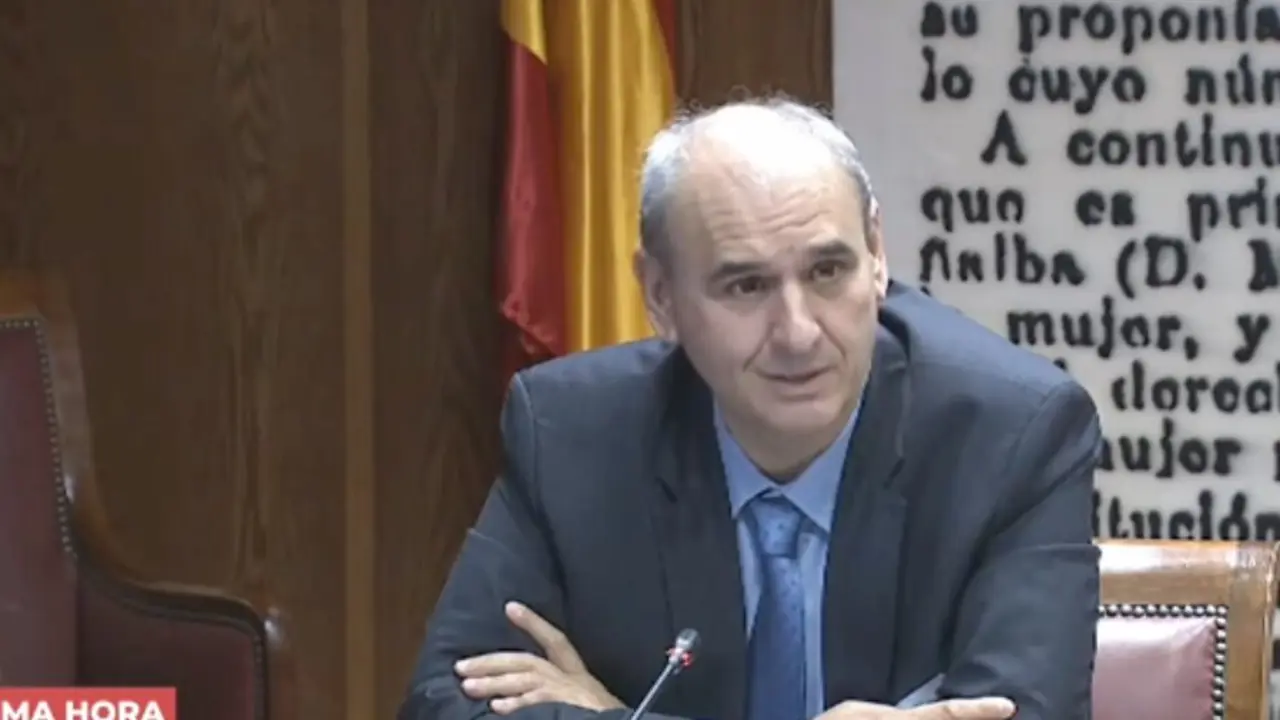 Juan Carlos Barrab&eacute;s comparece en el Senado en el marco de la investigaci&oacute;n del caso Bego&ntilde;a G&oacute;mez, en el que figura como imputado por presunto tr&aacute;fico de influencias y corrupci&oacute;n en los negocios. La sesi&oacute;n estuvo marcada por su silencio y los reproches entre partidos.