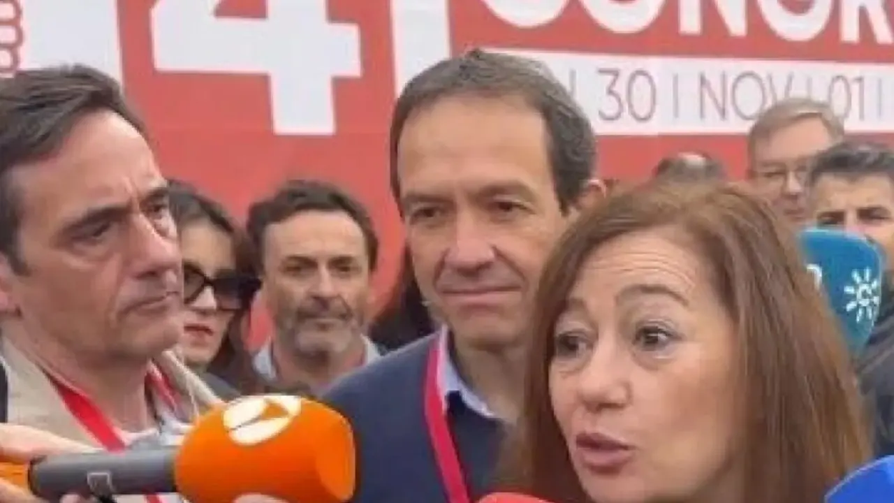 Marc Pons (izquierda) y Francina Armengol en la ejecutiva del PSIB el a&ntilde;o pasadoPSIB-PSOE