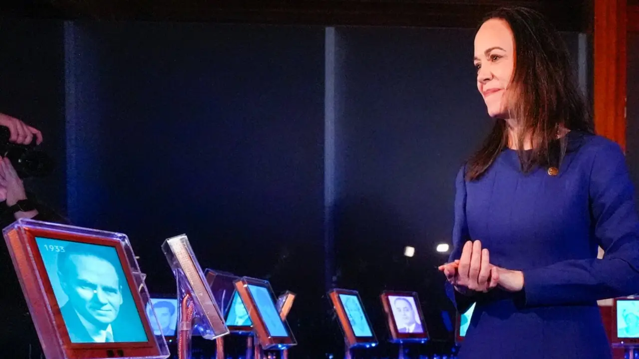 La Nobel de la Paz 2025, Mar&iacute;a Corina Machado, asiste a la inauguraci&oacute;n de la exposici&oacute;n oficial del galard&oacute;n en el Centro Nobel de la Paz de Oslo.
Foto: Lise &Aring;serud / NTB / dpa &ndash; Solo para uso en Espa&ntilde;a.