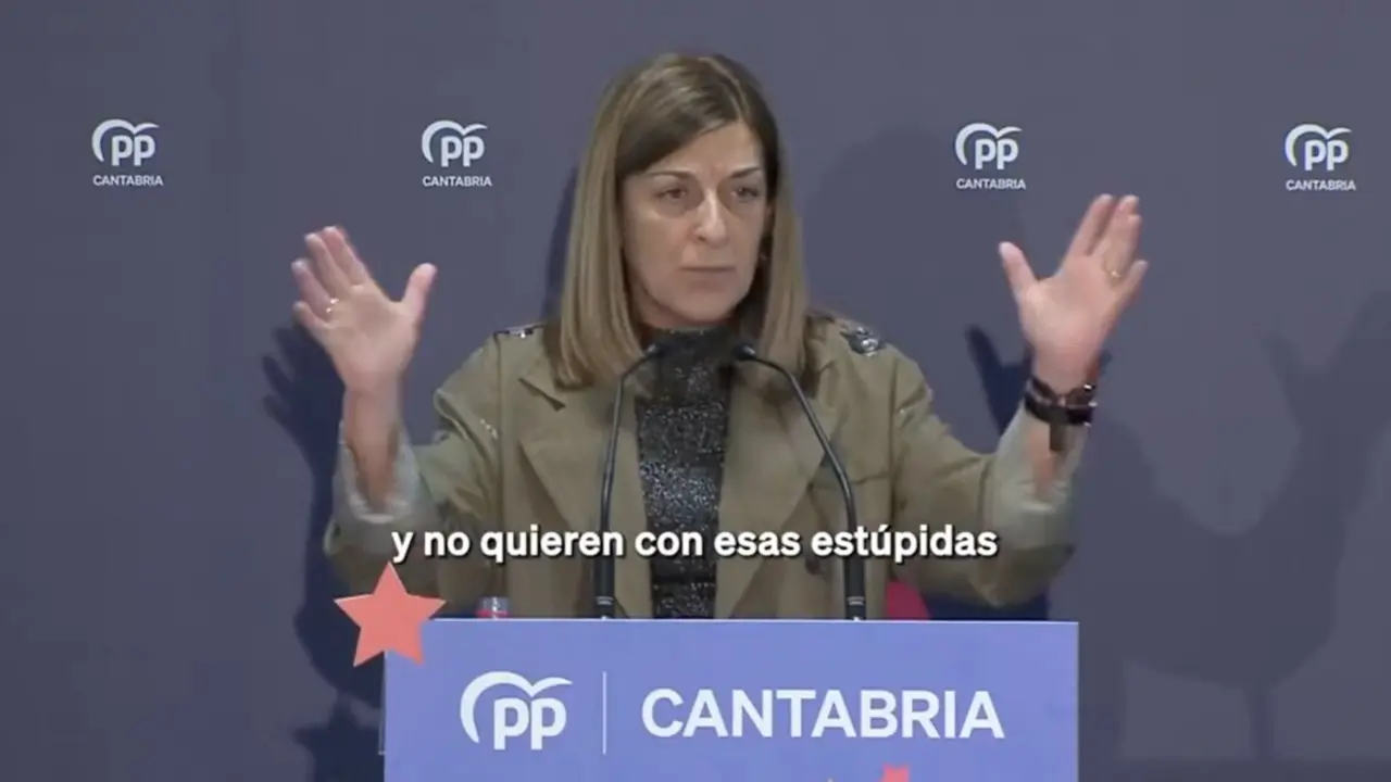 Mar&iacute;a Jos&eacute; S&aacute;enz de Buruaga durante su intervenci&oacute;n en Mogro, diciembre de 2025.