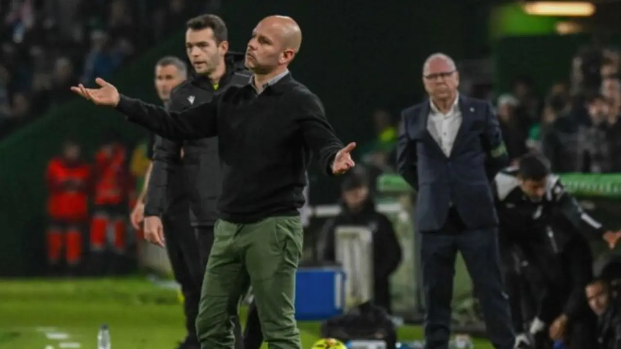 Jos&eacute; Alberto en el banquillo durante el partido contra el Legan&eacute;s.