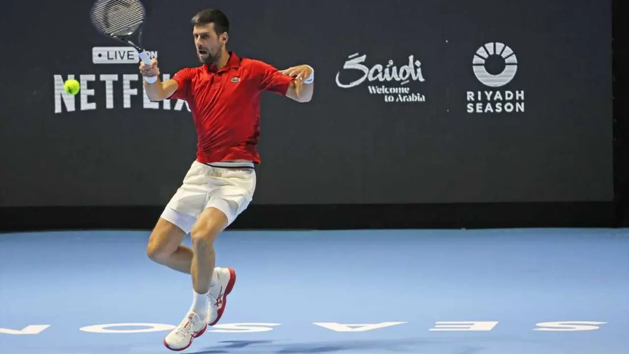Djokovic durante una exhibici&oacute;n en Arabia. / Felice Calabro