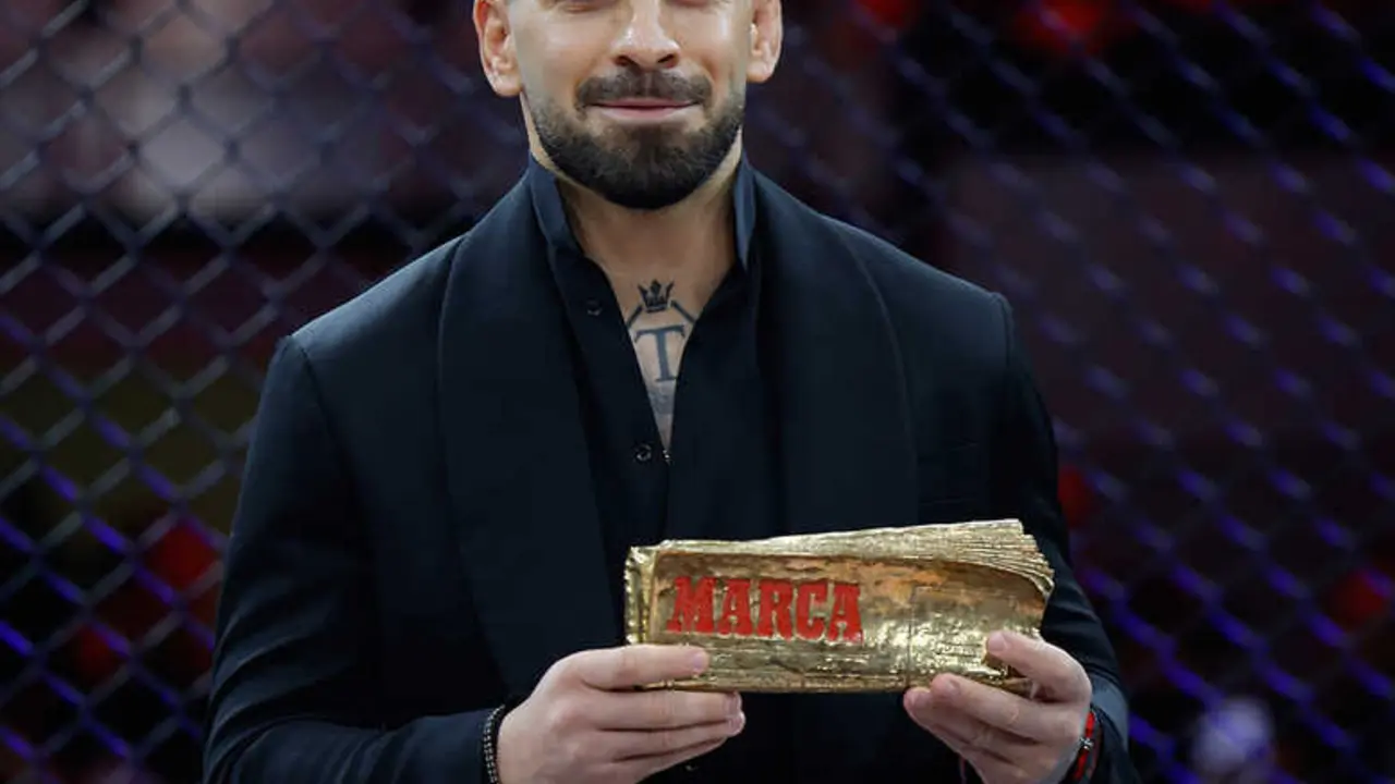 Ilia Topuria, doble campe&oacute;n mundial de UFC, recibe el premio MARCA Leyenda como reconocimiento a su hist&oacute;rica temporada en las artes marciales mixtas.