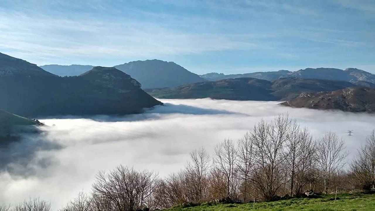 A simple vista, Matienzo parece un tranquilo valle verde rodeado de monta&ntilde;as. / Unican