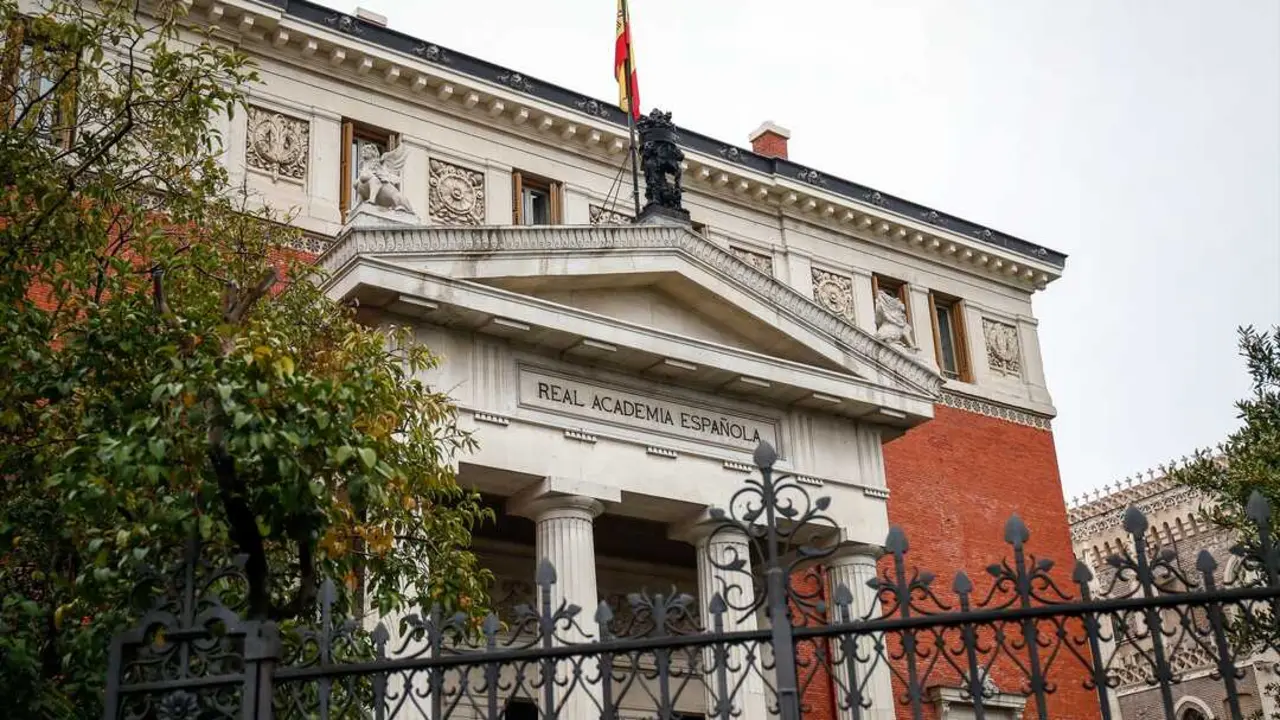 Fachada de la Real Academia Espa&ntilde;ola. / EP / Archivo