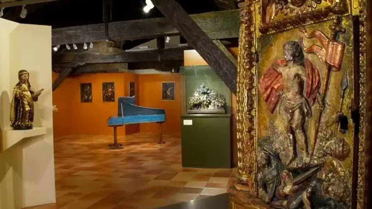 Desde esculturas g&oacute;ticas hasta cristos rom&aacute;nicos, los museos religiosos de Bilbao y Santillana del Mar guardan joyas que sorprenden incluso a los expertos. / a.e