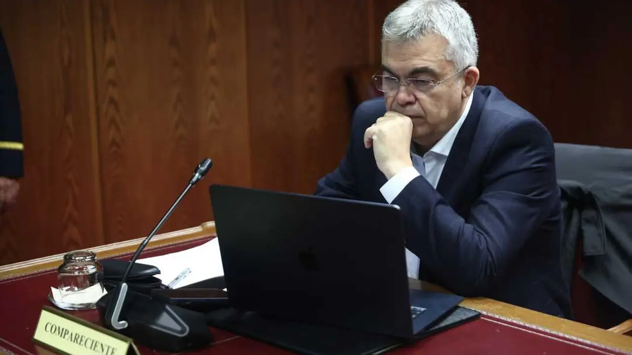 El ex secretario de Organizaci&oacute;n del PSOE Santos Cerd&aacute;n comparece ante la Comisi&oacute;n de Investigaci&oacute;n del &lsquo;caso Koldo&rsquo;, en el Senado. / Eduardo Parra