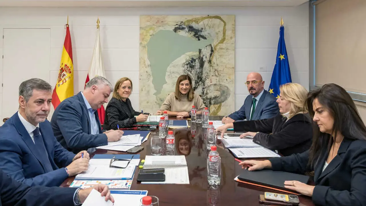La presidenta de Cantabria, Mar&iacute;a Jos&eacute; Sa&eacute;nz de Buruaga, preside el Consejo de Ministros de Cantabria. / A.E