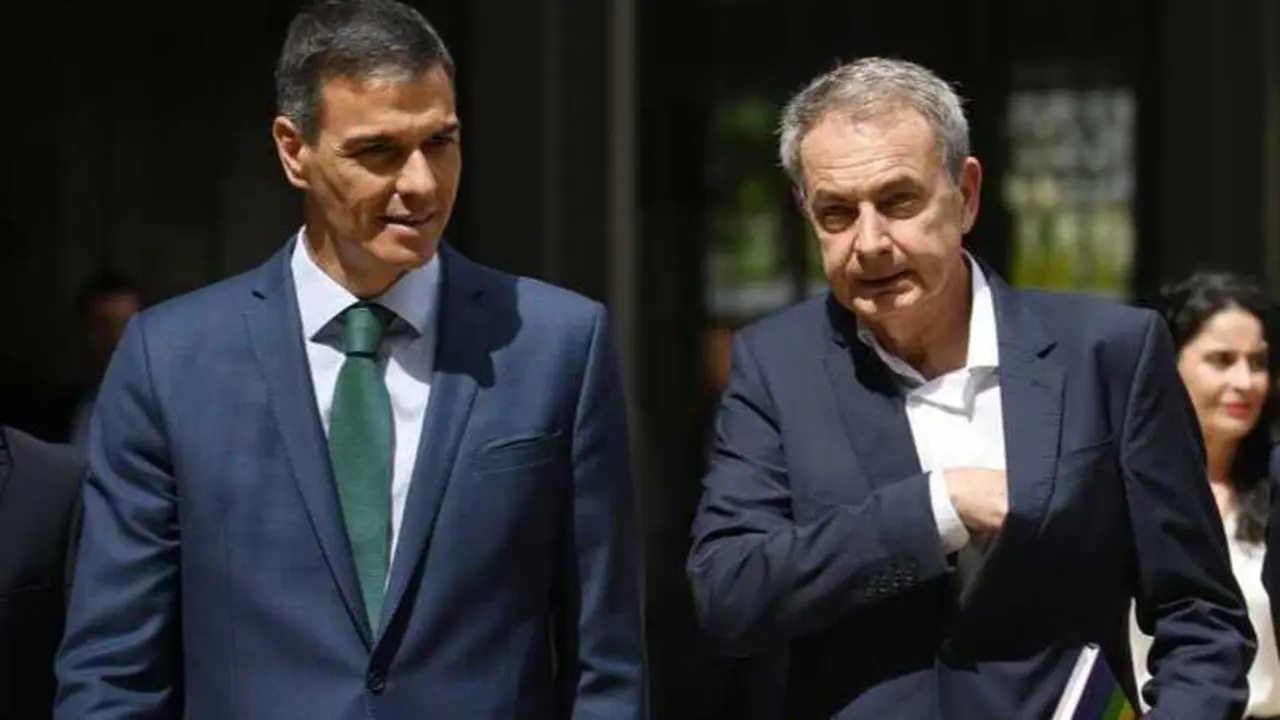 (I-D) El presidente del Gobierno, Pedro S&aacute;nchez; el expresidente del Gobierno Jos&eacute; Luis Rodr&iacute;guez Zapatero. / archivo / ep