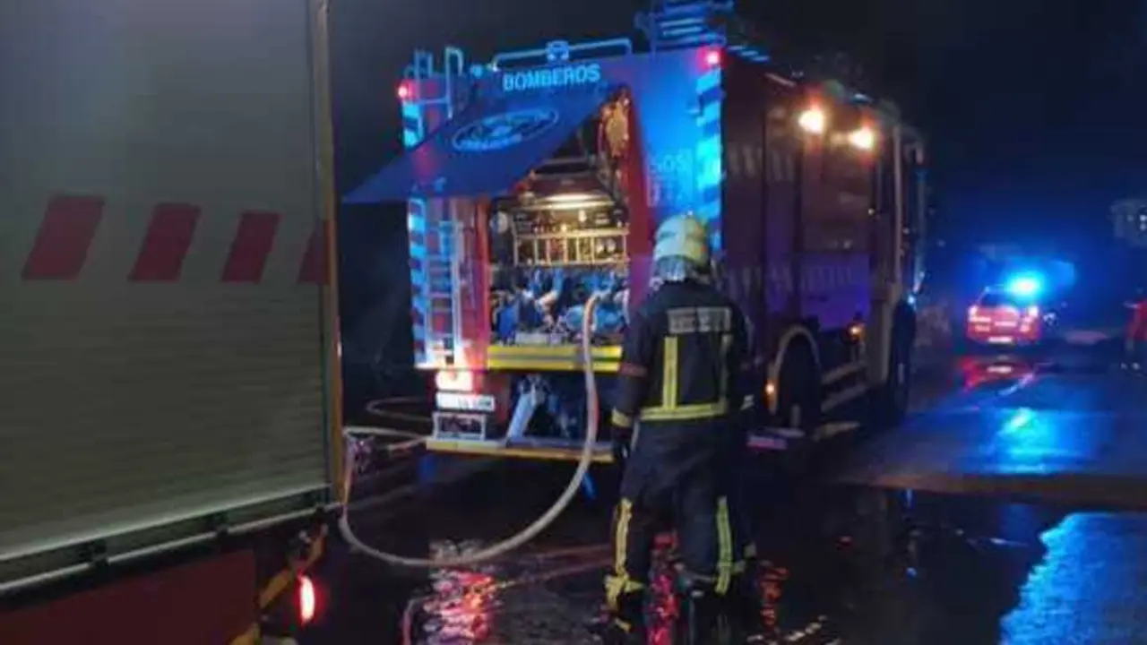 Lo que empez&oacute; como una llamada de aviso acab&oacute; en uno de los mayores despliegues de bomberos del a&ntilde;o. / 112