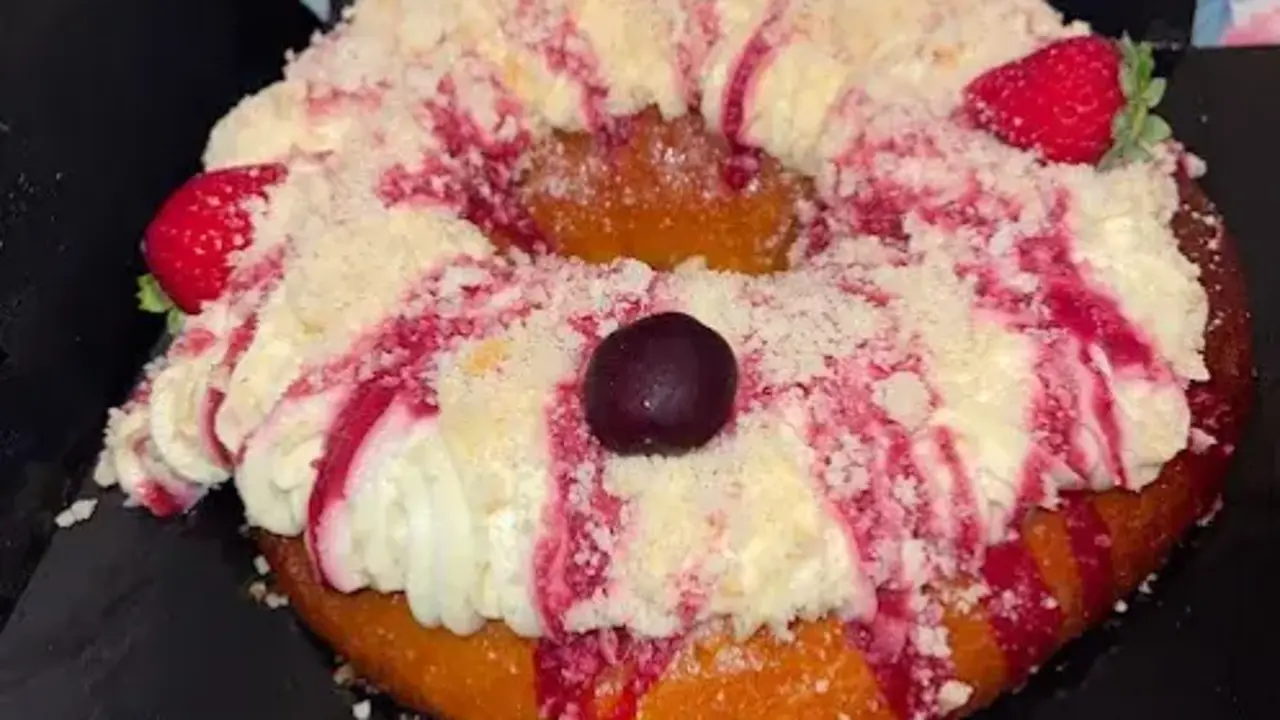 Con pistacho, tarta de queso o rellenos cl&aacute;sicos: la fiebre del rosc&oacute;n ha comenzado. / OBRADOR DE ROSA