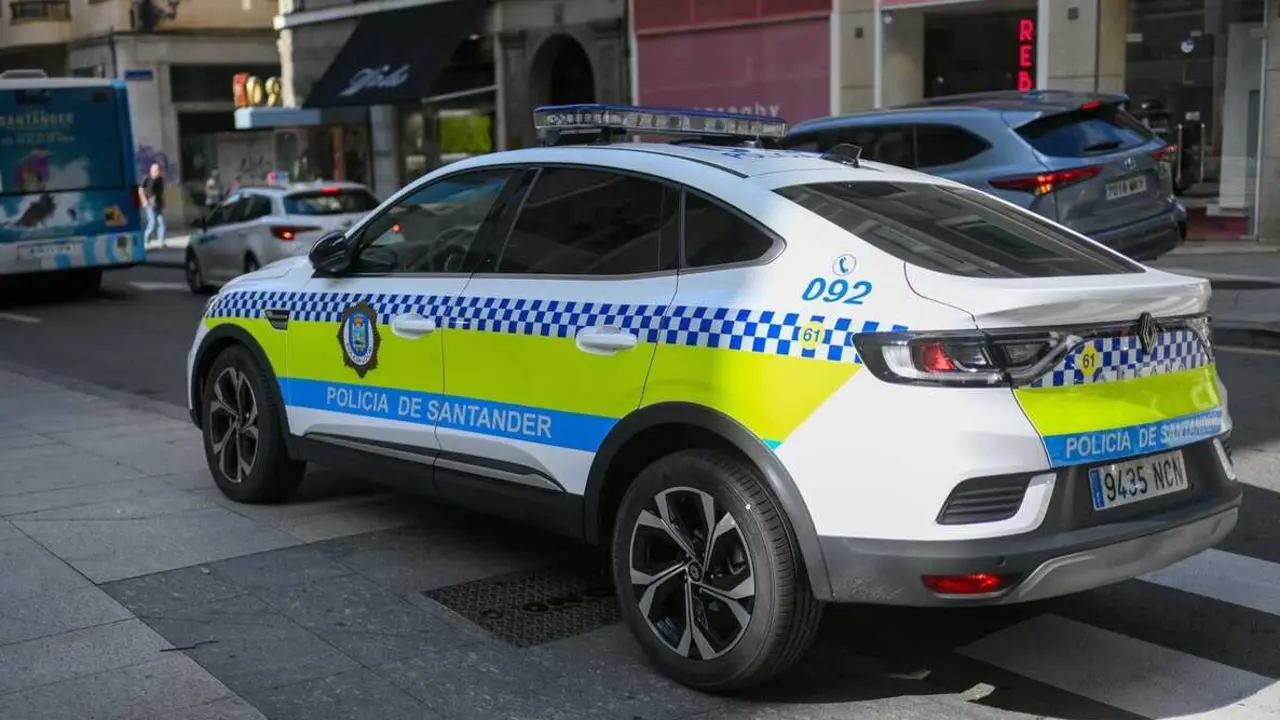 Veh&iacute;culo de la Polic&iacute;a Local de Santander. / EP
