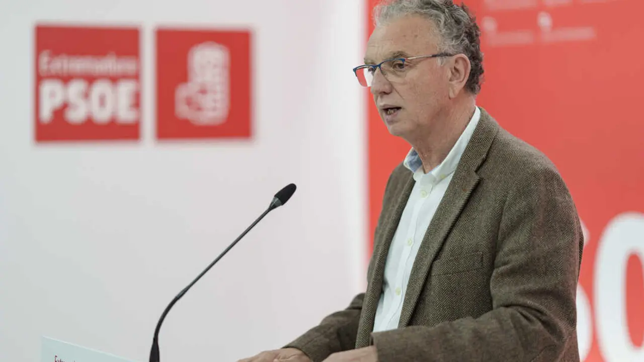 El presidente de la Comisi&oacute;n Gestora del PSOE de Extremadura, Jos&eacute; Luis Quintana. / EP