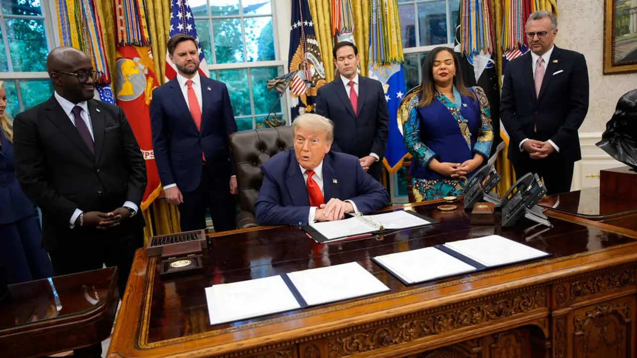 Donald Trump emerge como actor central en acuerdos de paz y operaciones militares simult&aacute;neas. / EP