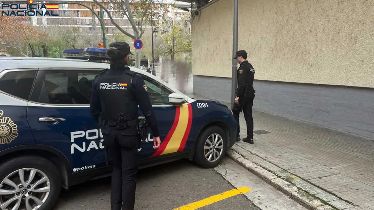 Dos agentes de la Polic&iacute;a Nacional. / EP