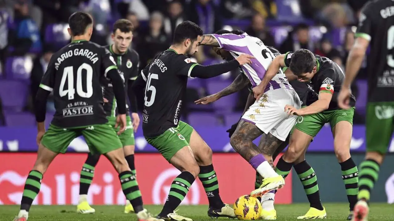 El partido abre 2026 con un examen de madurez para el Racing y una oportunidad de reacci&oacute;n para el Valladolid. / rrc