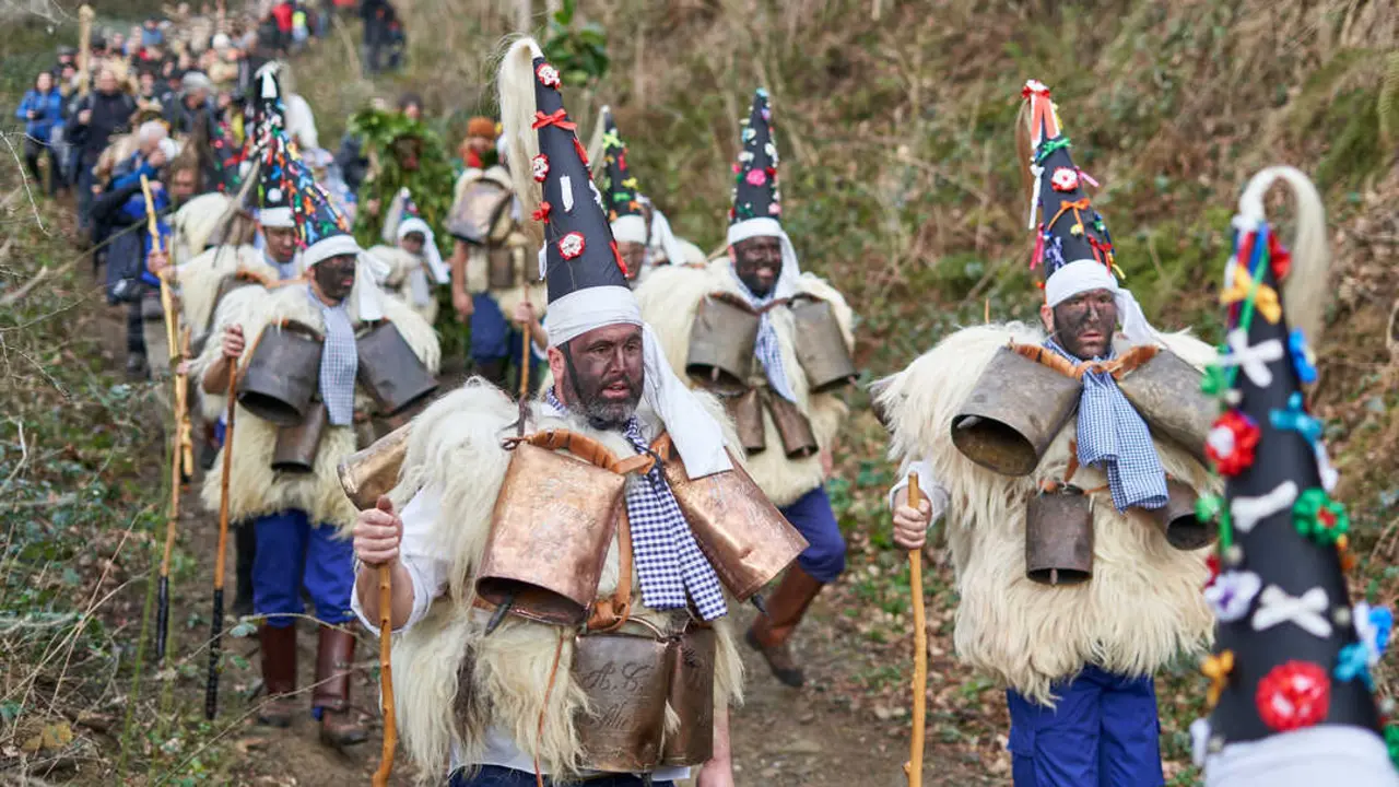 Imagina una fiesta ancestral en medio de un pueblo c&aacute;ntabro, rodeado de monta&ntilde;as, donde tradici&oacute;n y espect&aacute;culo se mezclan como en ning&uacute;n otro lugar. / EP