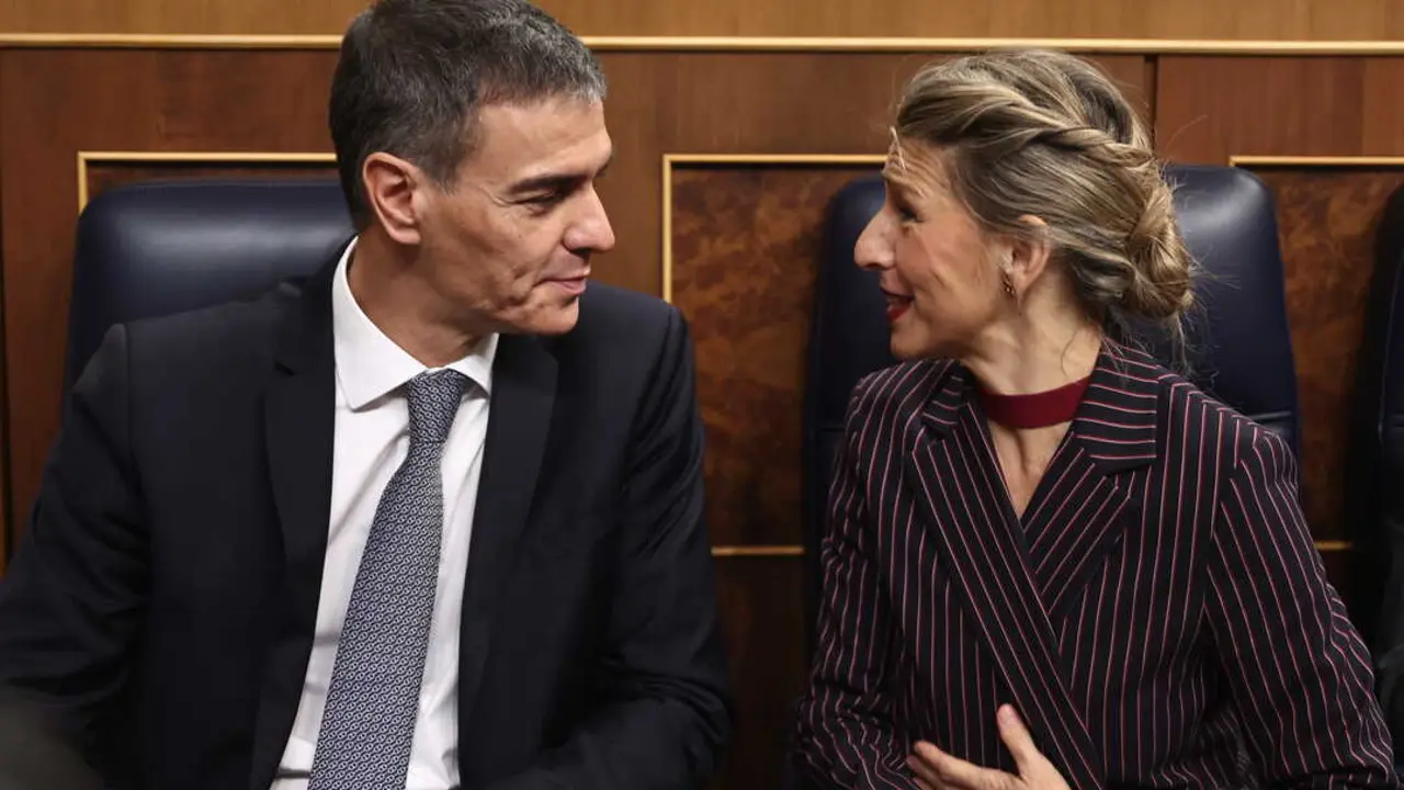 El presidente del Gobierno, Pedro S&aacute;nchez, y la vicepresidenta segunda y ministra e Trabajo y Econom&iacute;a Social, Yolanda D&iacute;az. / EP