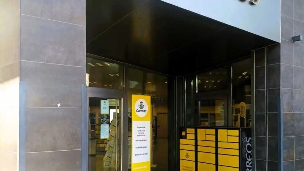 &iquest;Premio por lealtad o pago por el silencio? El PSOE ha nombrado para un puesto clave a un trabajador de Correos involucrado en un presunto fraude electoral en 2019. / EP
