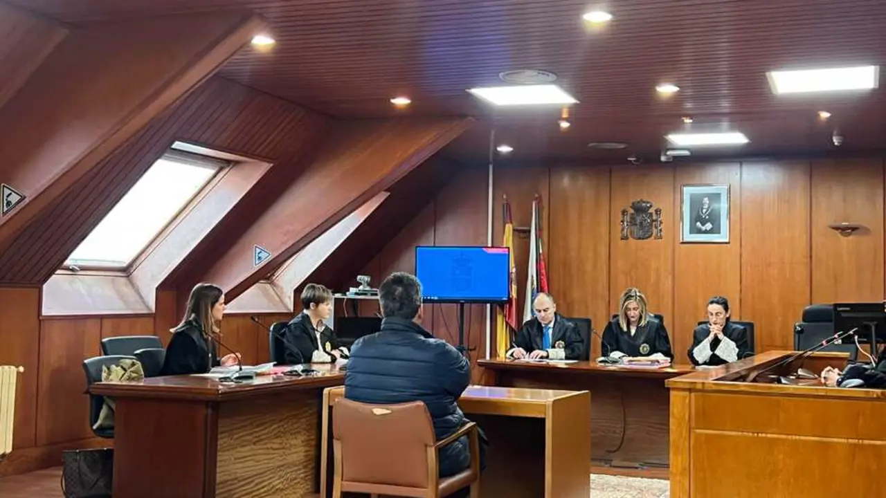 El acusado de quedarse con casi 13.000 euros que siete clientes le hab&iacute;an entregado para la organizaci&oacute;n de un viaje a las islas Maldivas. / EP