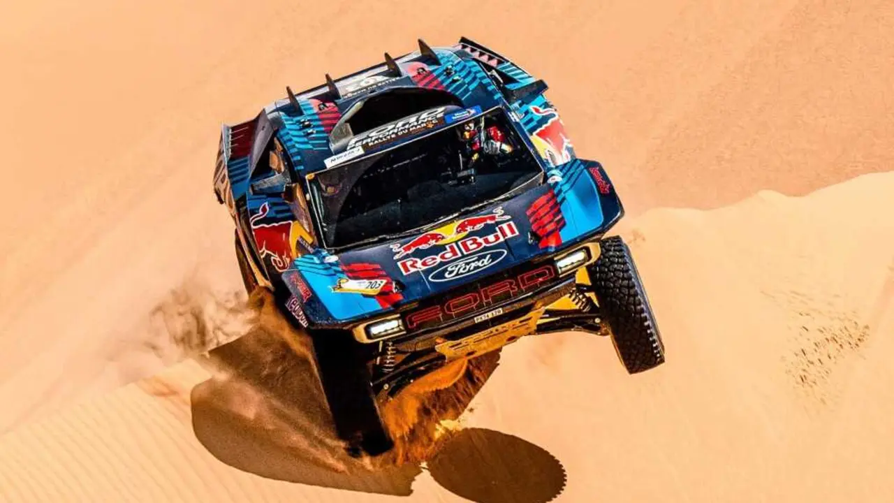 Carlos Sainz y Nani Roma han dado un importante golpe a la carrera.
