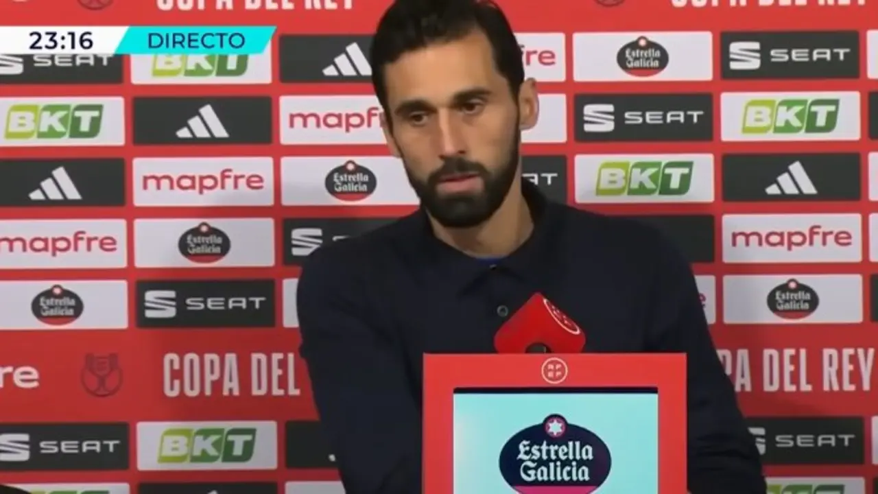 Arbeloa durante la rueda de prensa. / A.E.