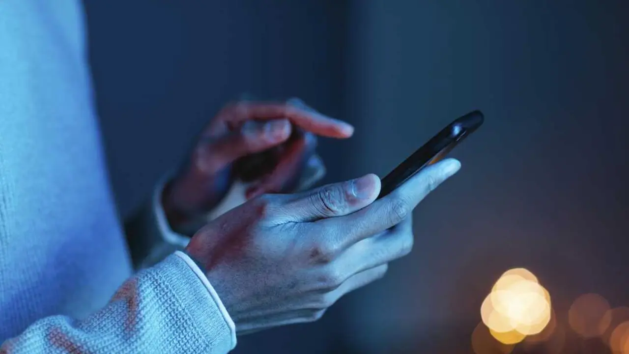 Tu m&oacute;vil te avisa cuando una app te escucha. / EP