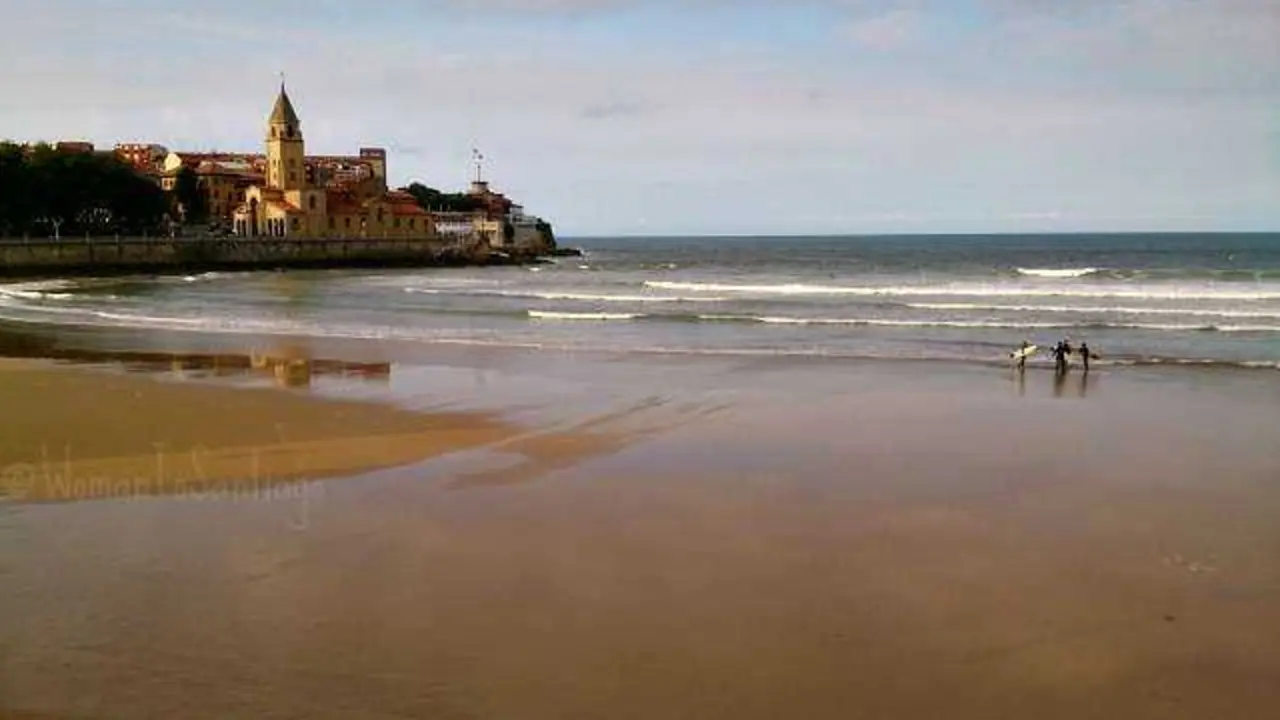 Vivir en Cantabria tiene muchas ventajas, y una de ellas es tener Gij&oacute;n tan cerca. / A.E