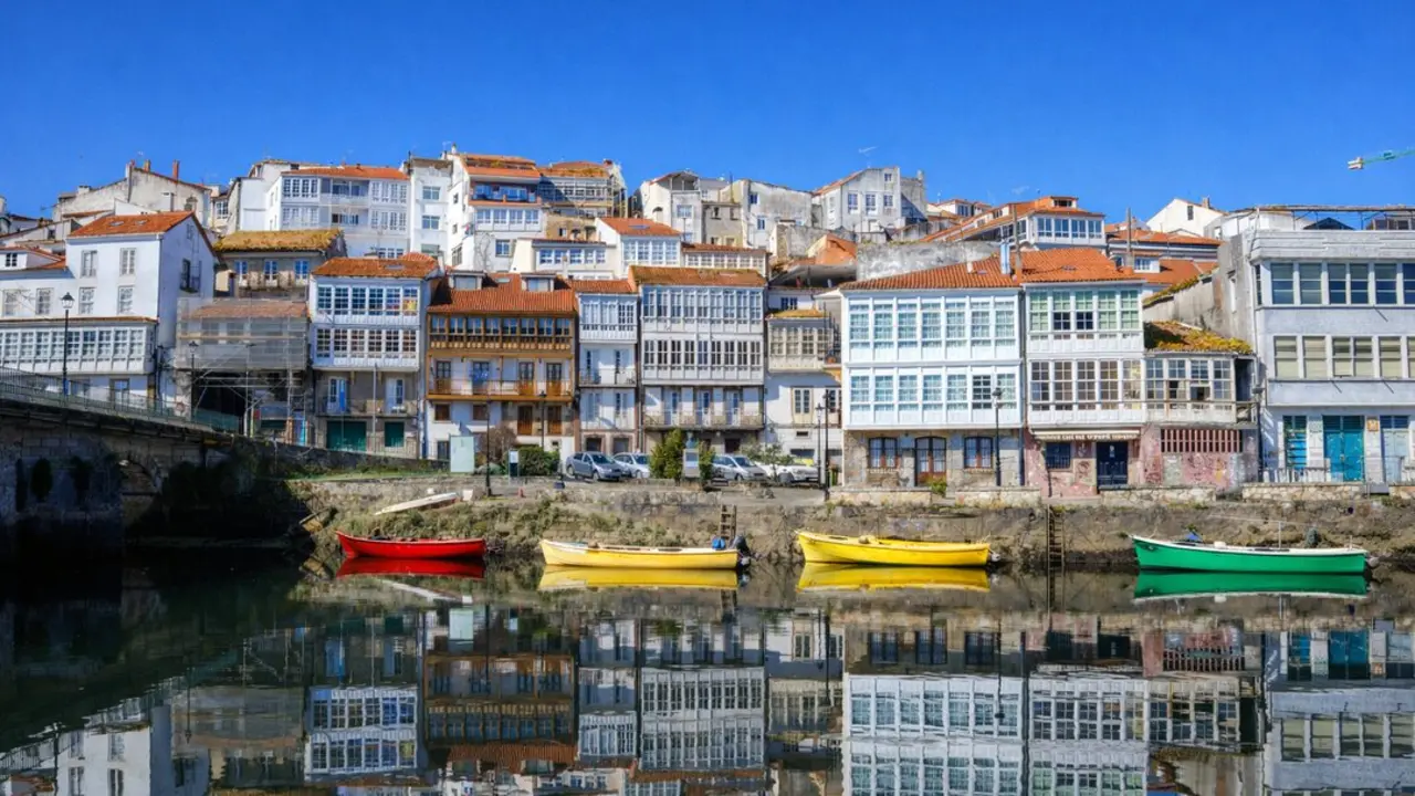 Betanzos es una ciudad medieval ba&ntilde;ada por los r&iacute;os Mandeo y Mendo. / i.a.