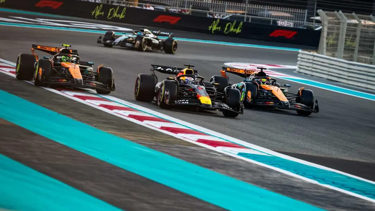 Piastri, piloto de McLaren, en acci&oacute;n durante el Gran Premio de Abu Dabi. / EP