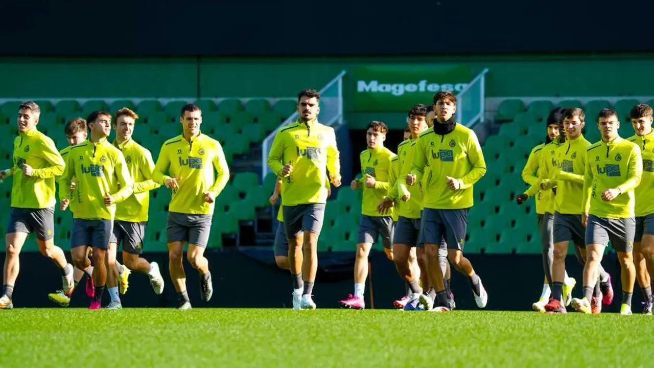 Los jugadores del Racing durante un entrenamiento previo al partido. / RRC