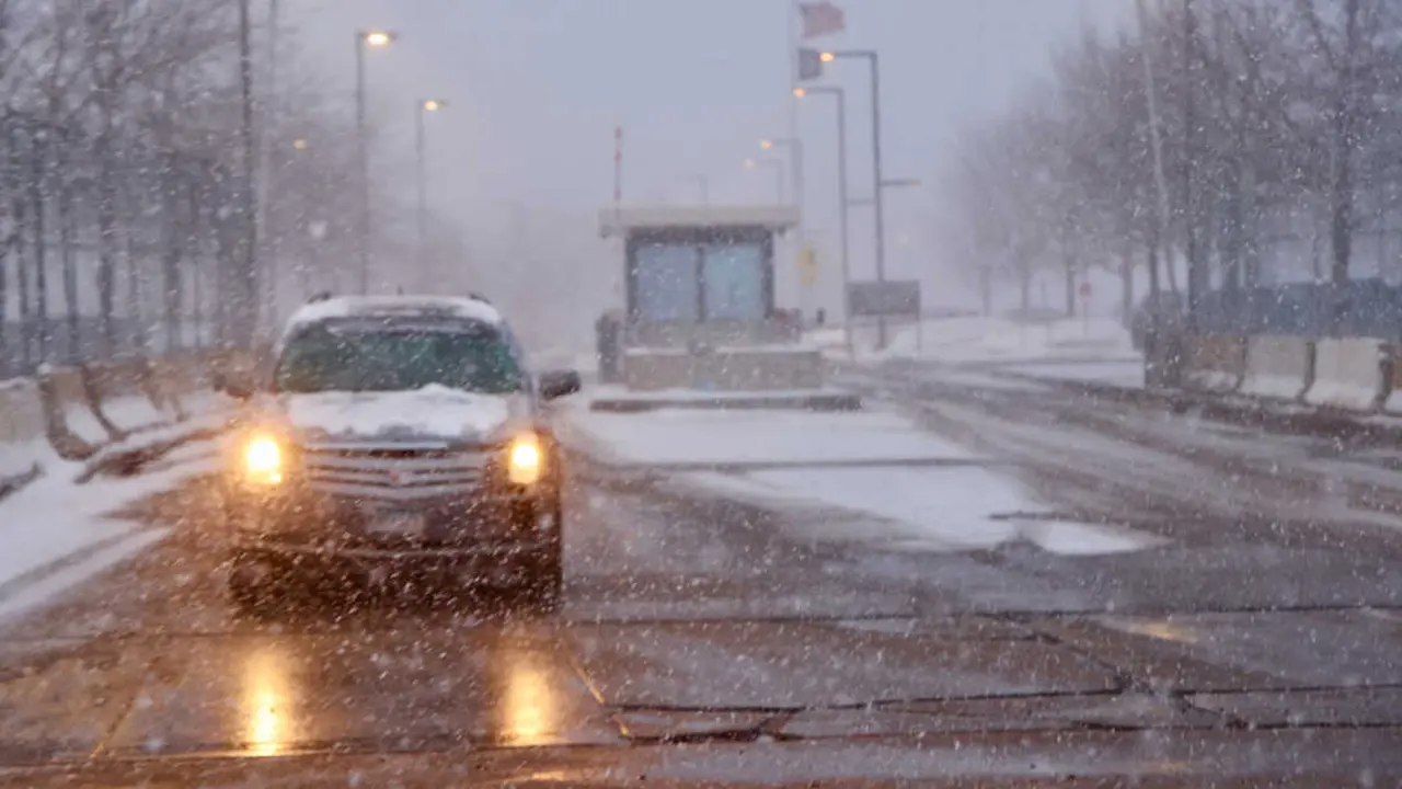 Con nevadas intensas, hielo, temperaturas extremas y cortes masivos de energ&iacute;a, el pa&iacute;s se encuentra paralizado en m&uacute;ltiples frentes. / EP