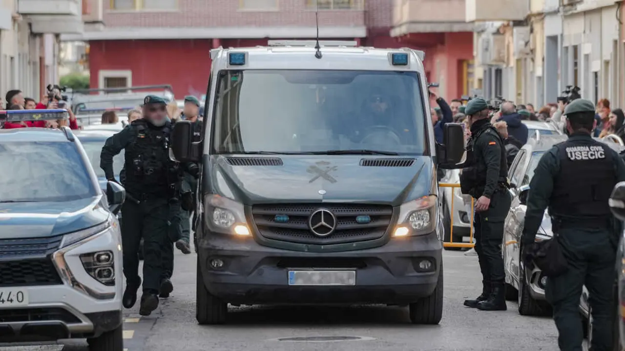 Llegada del autor confeso del crimen de Sueca a los juzgados. / EP