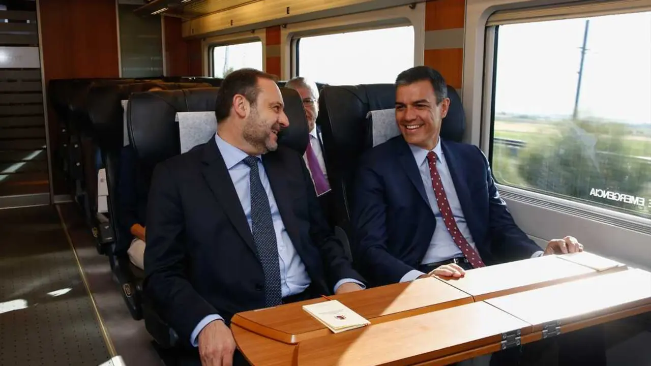 Viaje inaugural del AVE a Granada con el Presidente del Gobierno, Pedro Sanchez (d) y el Ministro del Interior, Jos&eacute; Luis &Aacute;balo (i).
Fecha: 25/06/2019.

Foto de archivo

Firma: &Aacute;lex C&aacute;mara / Europa Press
