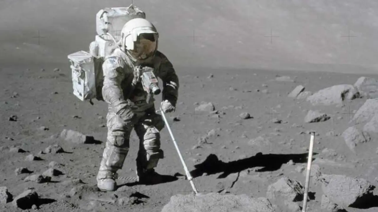 Artemis II marcar&aacute; el regreso de astronautas a la &oacute;rbita lunar con un sobrevuelo de prueba sin alunizaje. / NASA