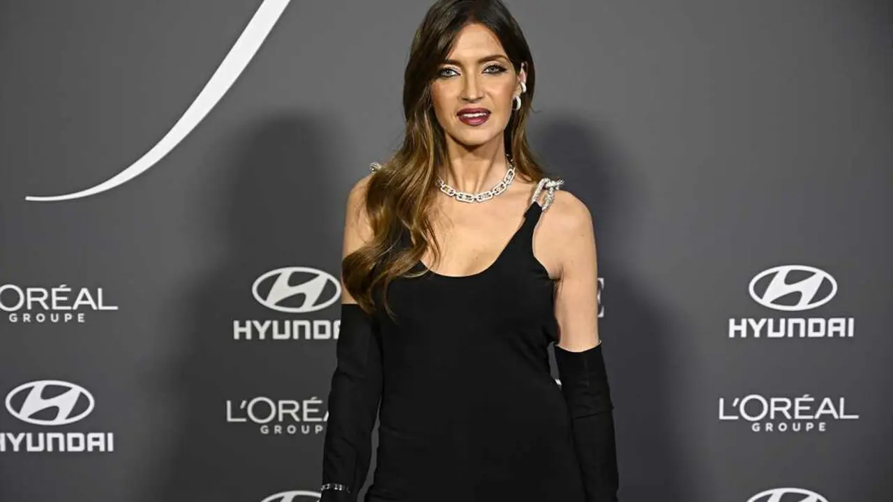 Sara Carbonero durante la gala 'ELLE X FUTURE' que celebra la revista Elle en el Consulado de Italia. / Francisco Guerra