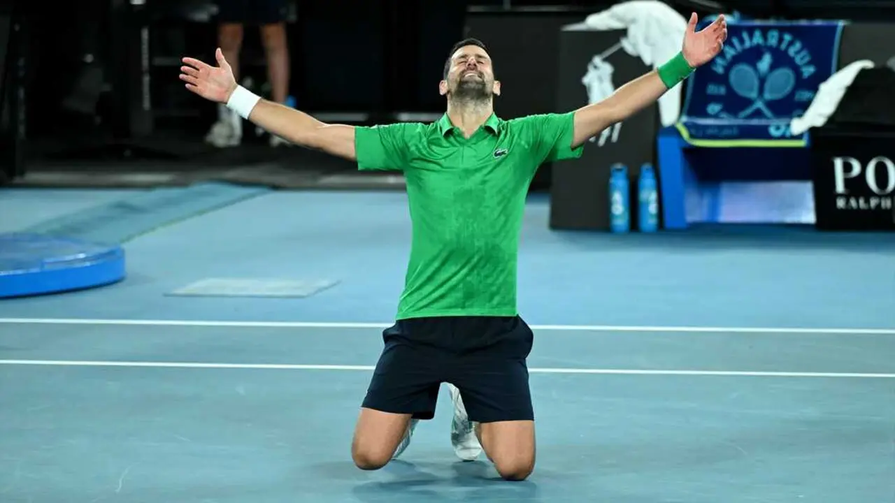 El tenista serbio Novak Djokovic celebra su victoria sobre el italiano Jannik Sinner. / James Ross