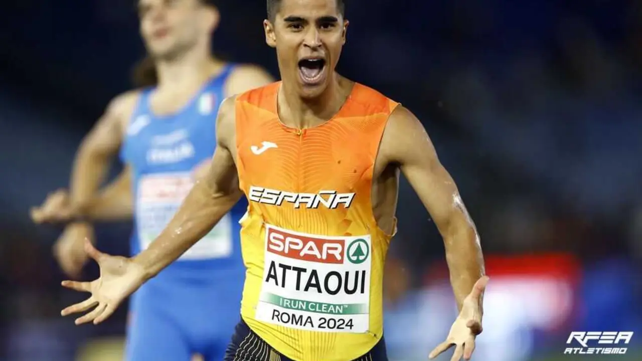 Mohamed Attaoui salta a la pista del m&iacute;tico Armory de Nueva York rodeado de campeones del mundo. / rfea
