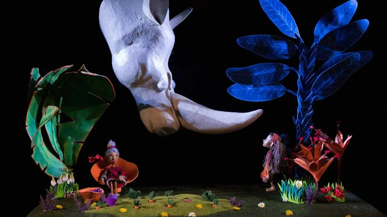 Merienda en el Teatro&rsquo; comienza hoy con dos funciones del espect&aacute;culo &lsquo;La Ni&ntilde;a de las Trenzas al Rev&eacute;s&rsquo;, una obra de la compa&ntilde;&iacute;a asturiana El Callej&oacute;n del Gato. / CAF&Eacute; DE LAS ARTES