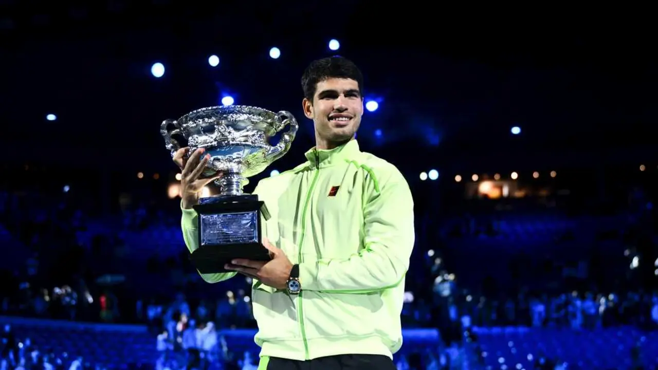 Carlos Alcaraz elev&oacute; su nivel de forma extraordinaria para derrotar a Novak Djokovic en la final del Open de Australia. / EP