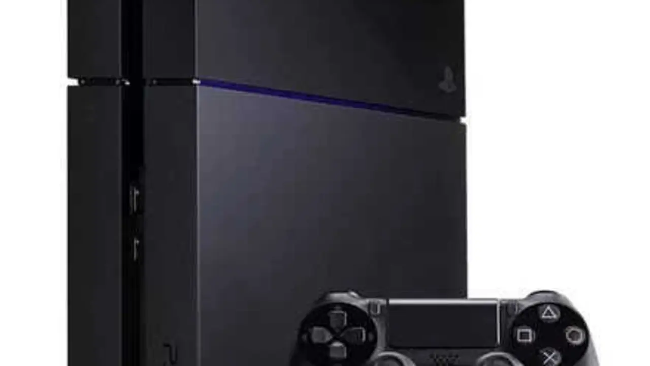 Un usuario convierte una PS4 Slim en consola port&aacute;til con pantalla OLED y autonom&iacute;a limitada. / Sony