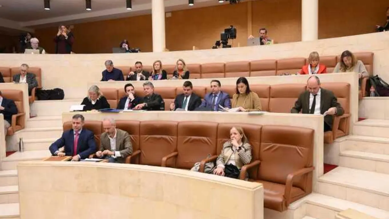 El Parlamento de Cantabria mostr&oacute; ayer su rechazo al nuevo modelo de financiaci&oacute;n auton&oacute;mica planteado por Pedro S&aacute;nchez. / a.e