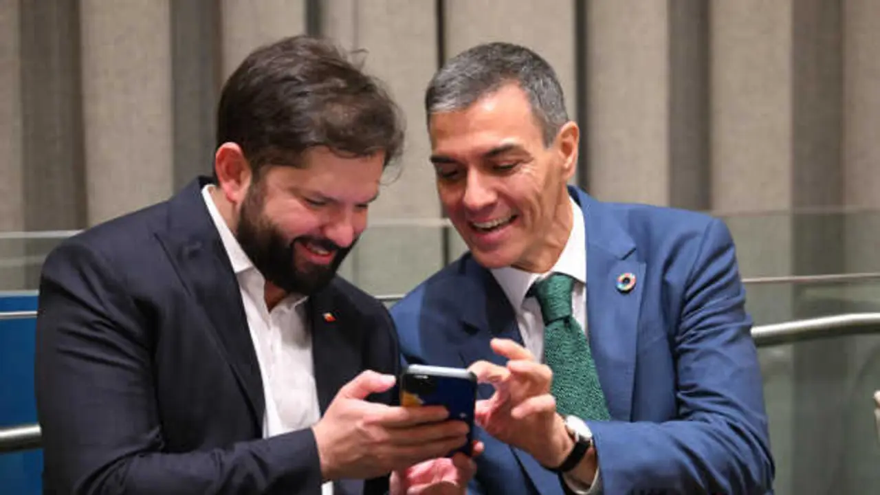 Pedro S&aacute;nchez y el expresidente de Chile, Gabriel Boric. Borja Puig de la Bellacasa/ Moncloa