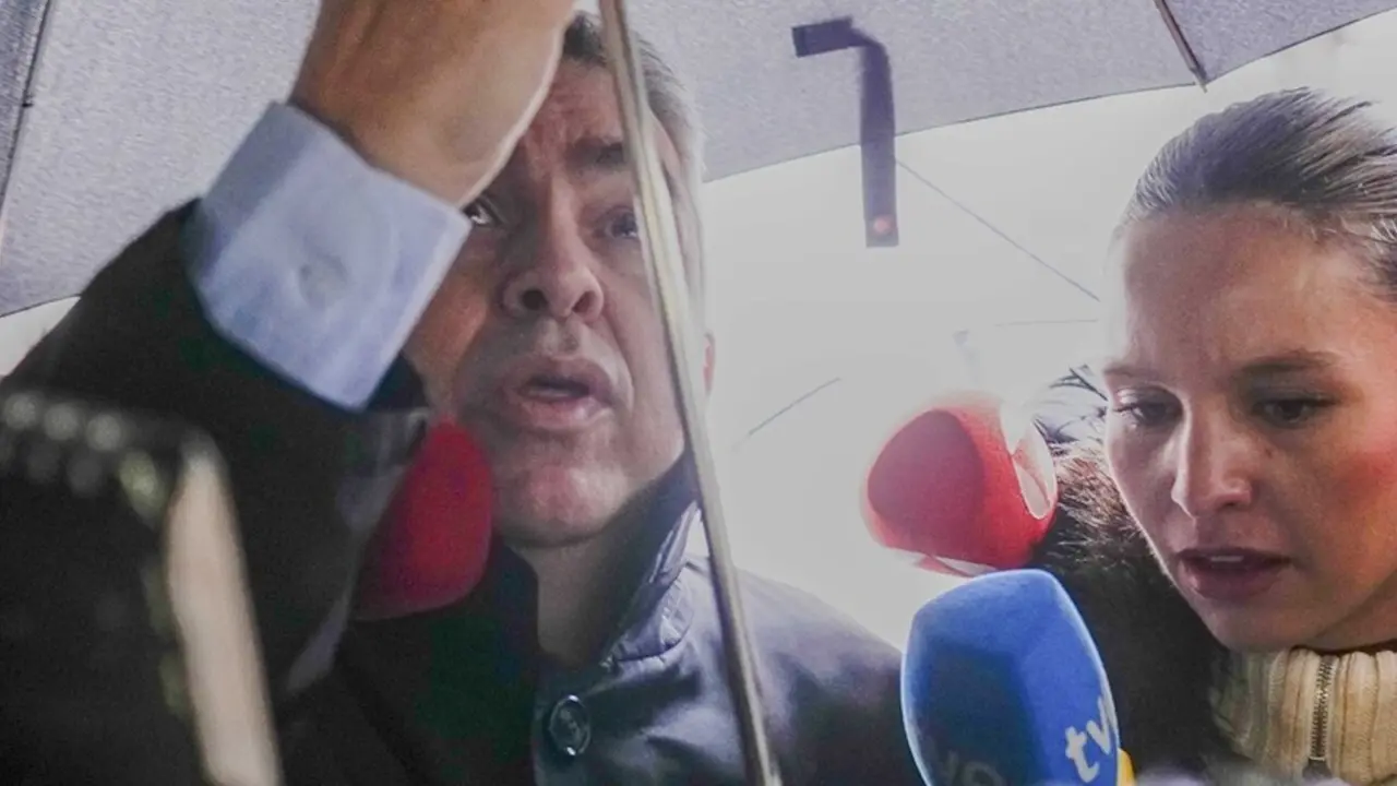 Santos Cerd&aacute;n, a su llegada a los juzgados de Plaza de Castilla para declarar como testigo en la causa sobre presunto tr&aacute;fico de influencias. Madrid, 2 de febrero de 2026.
Foto: Alberto Ortega / Europa Press