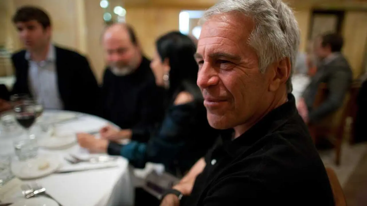 Archivos difundidos por el Departamento de Justicia de EE UU muestran que Jeffrey Epstein segu&iacute;a de cerca el entorno social, econ&oacute;mico e inmobiliario de Ibiza. / EP