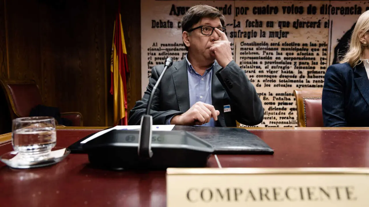 El exdirigente socialista Paco Salazar comparece durante la Comisi&oacute;n de Investigaci&oacute;n del &lsquo;caso Koldo&rsquo;. / EP