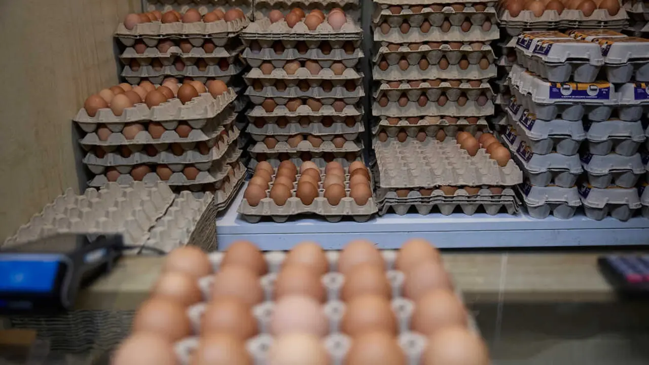 Huevos en una tienda. / ep